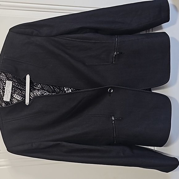 NWOT SUIT COAT CHARCOAL GRAYWITH A SILKY DESIGN INSIDE - Picture 2 of 7